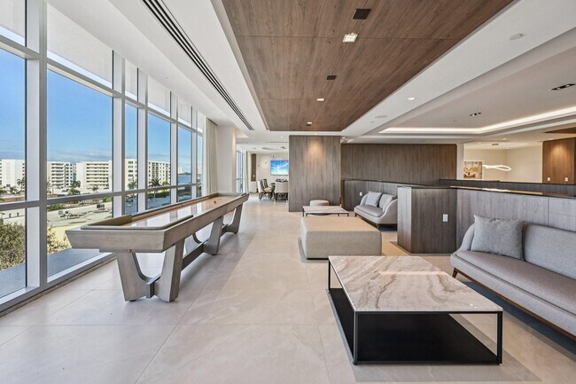 Building Photo - 220 Lake Shore Dr