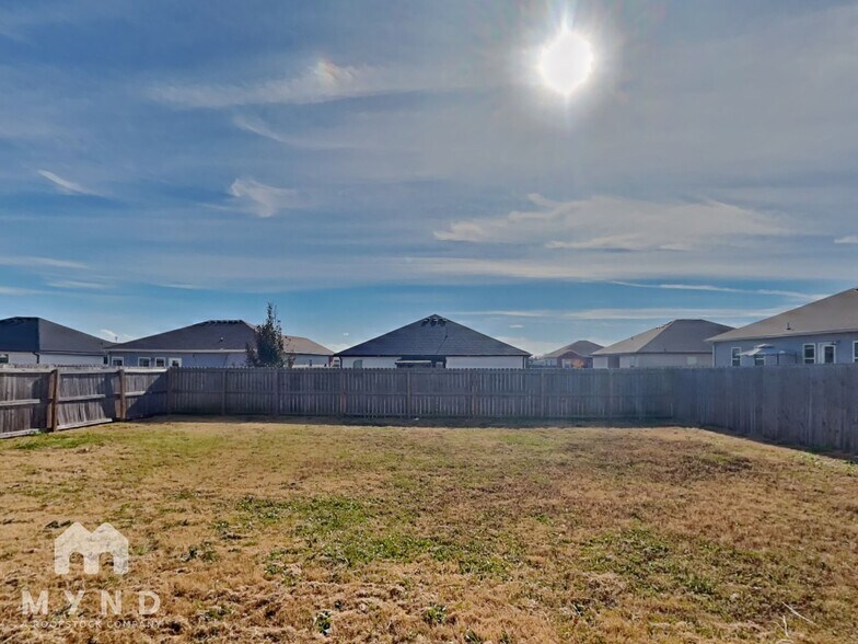 Building Photo - 421 Citation St