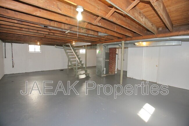 Building Photo - 1235 W Ashland Ave