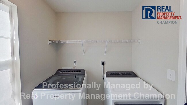 Building Photo - Spacious 3 BD/2.5 BA Home with Office Featuring Open Floorplan