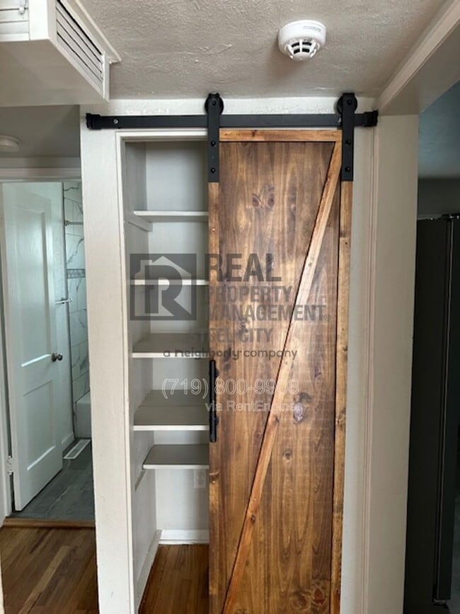 Building Photo - 2410 St Clair Ave.