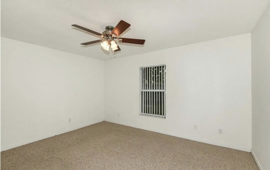 Building Photo - 2131 N Pine Cone Ave