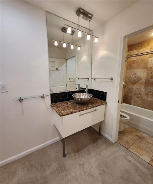 Building Photo - 23311 Plantation Dr NE