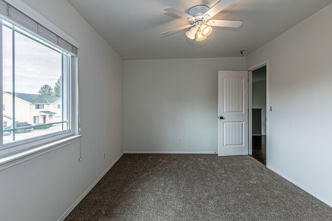 Building Photo - Beautiful home near Clark Lake Park!