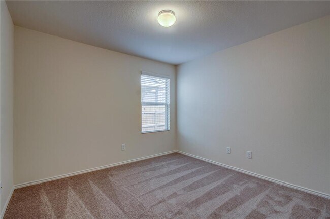 Building Photo - 344 Circle Wy
