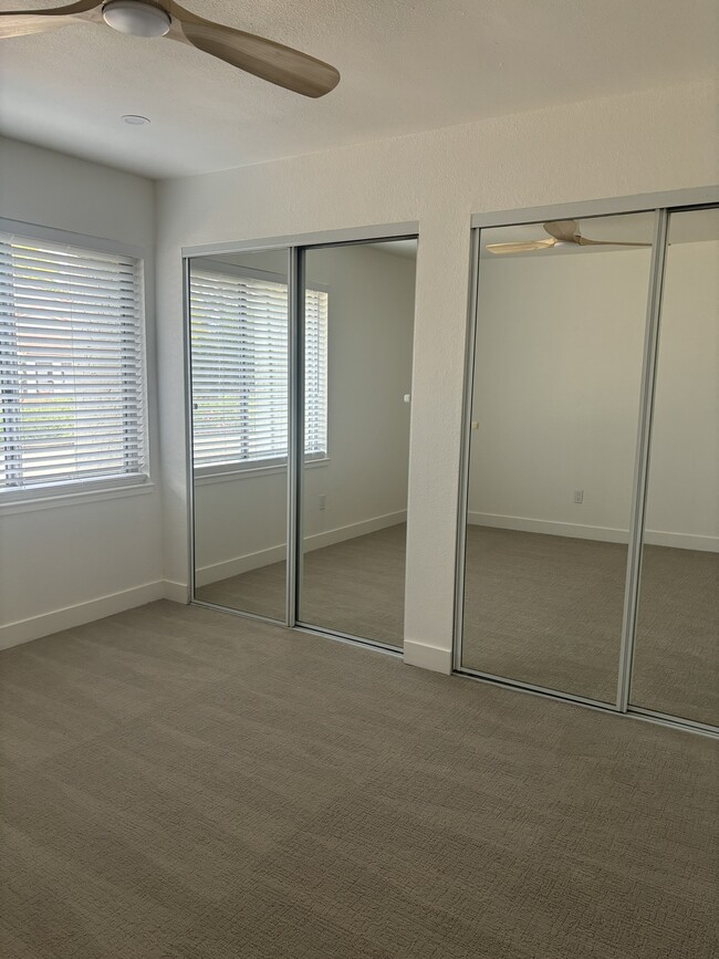 Second bedroom with mirrored sliding door closet - 301 Tradewinds Dr