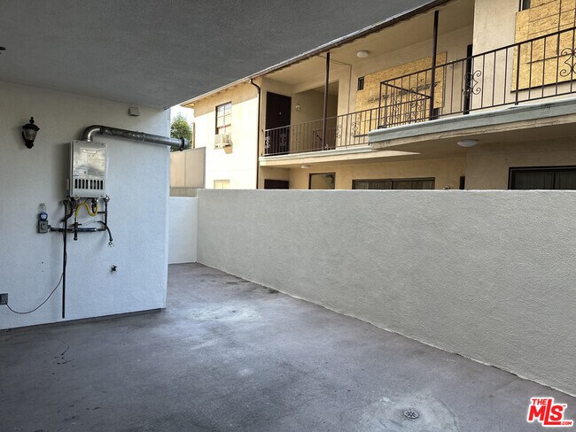 Building Photo - 122 N Clark Dr