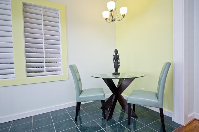 Building Photo - Furnished Studio in Old Town