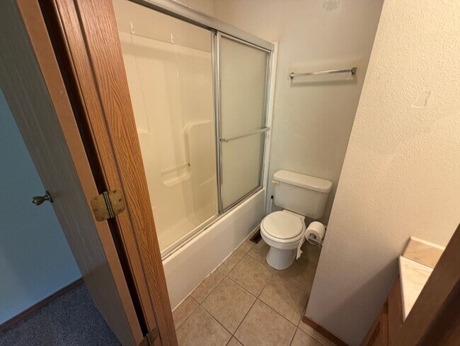 Building Photo - 20305 Skyview Dr