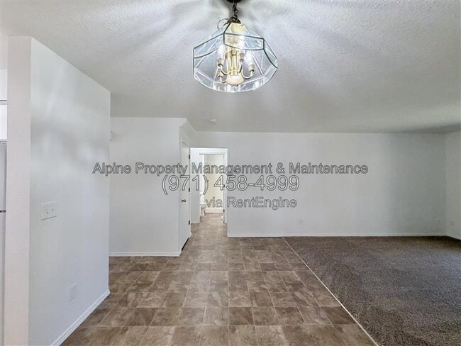 Building Photo - 18317 SW Jann Dr