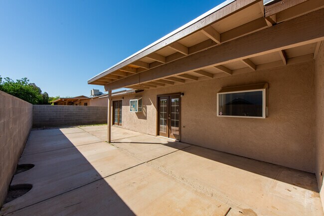 Building Photo - 4597 W 18th Pl