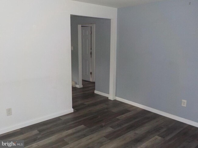 Building Photo - 16 Oak St