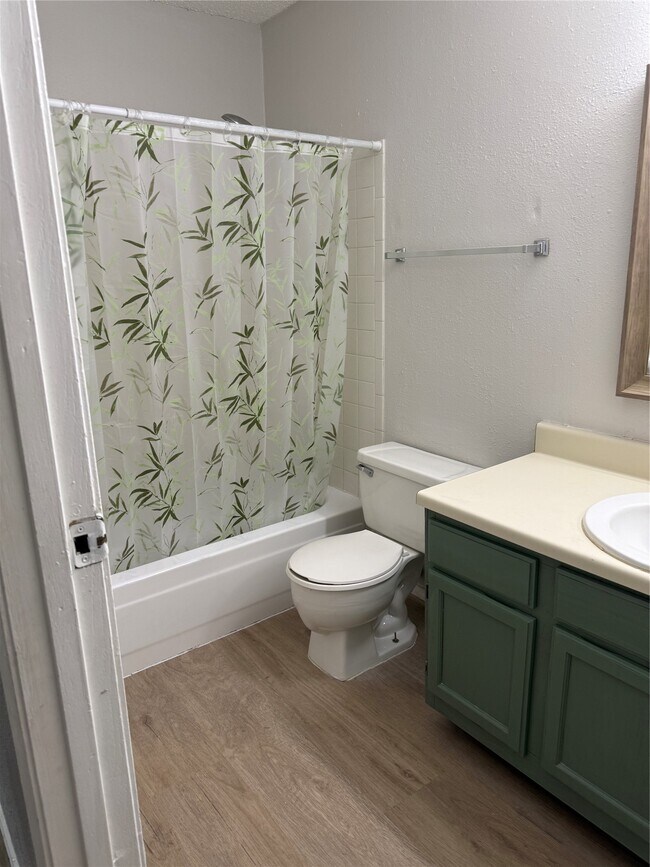 Building Photo - 2501 Gulf Fwy