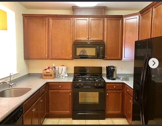 Building Photo - 1322 Sierra Dr