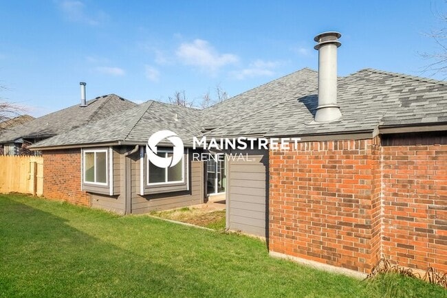 Building Photo - 4 Bedroom Pet-Friendly Home in Oklahoma City, OK with Main Street Renewal