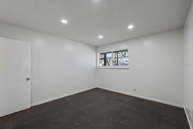 Building Photo - 6312 Newtown Cir