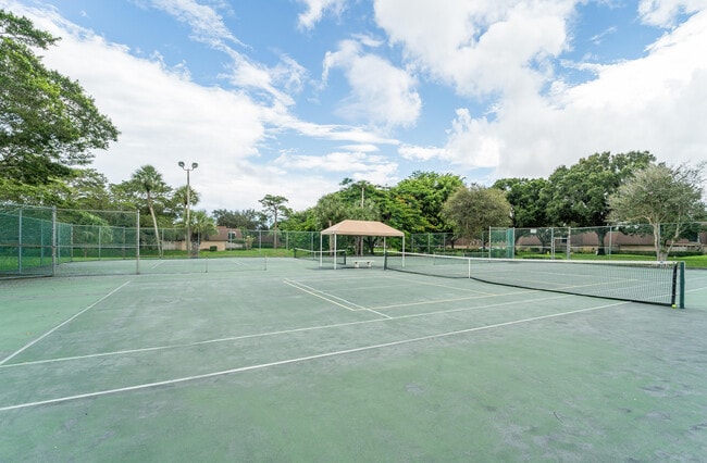 Building Photo - 1520 15th Ln