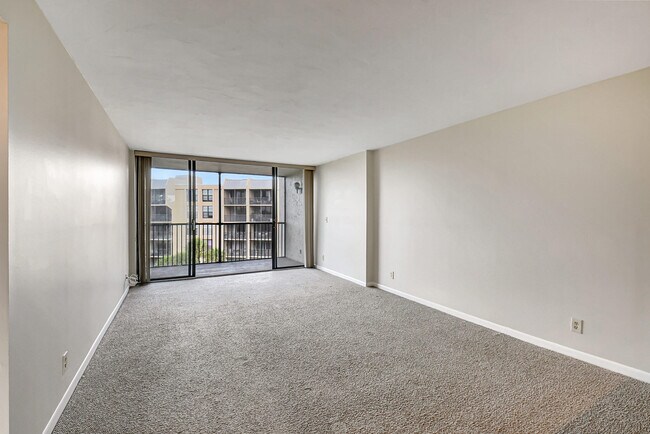 Building Photo - 21 Royal Palm Way