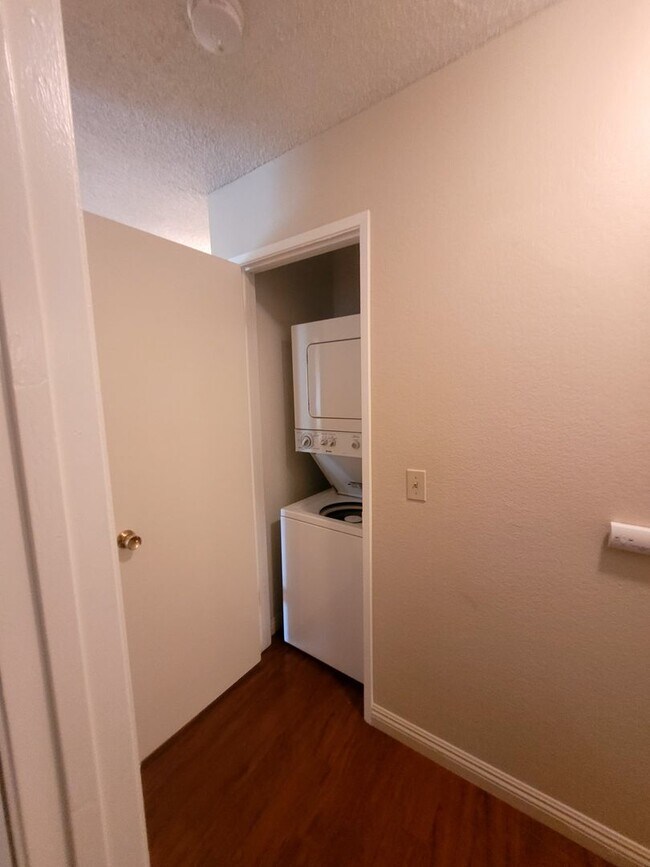 Building Photo - Condo on Madison Avenue. MOVE IN SPECIAL. 1 month free.