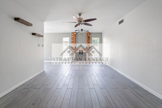 Building Photo - 2142 S Las Palmas