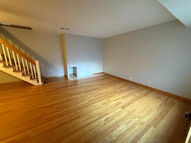 Building Photo - 744 W Gordon Terrace