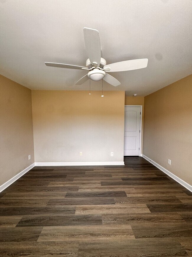 Building Photo - Well-Maintained 4 Bed 2.5 Bath Home in Westgate
