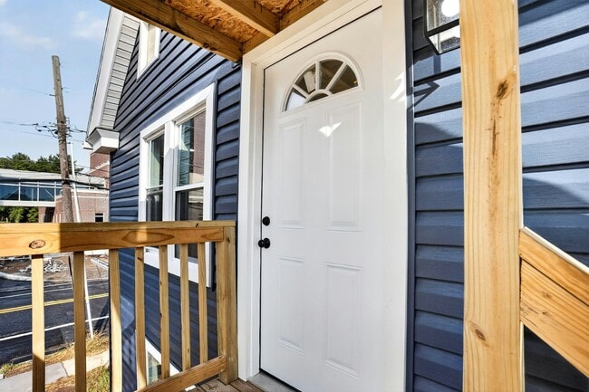 Building Photo - 428 S Governors Ave