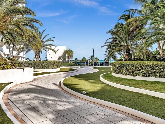 Building Photo - 100 Lincoln Rd