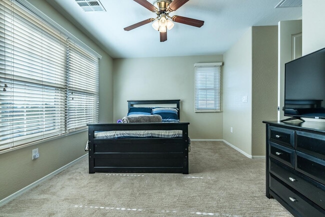 Building Photo - 1628 E Canyon Creek Dr
