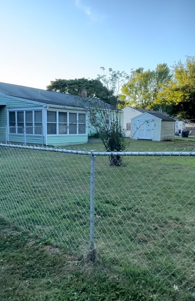 Building Photo - 144 Barcrest Dr