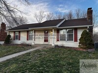Building Photo - Spacious Parkville Ranch