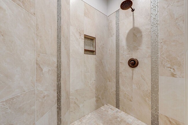 Building Photo - Utilities Included! Luxury Single-Story Ho...