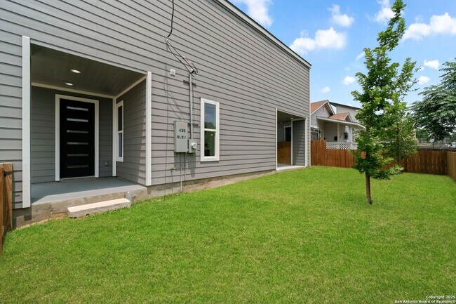 Building Photo - 420 Dreiss St