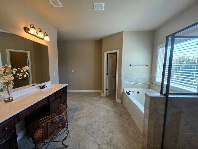 Building Photo - 4 Bedroom/3 Bathroom Plus, Plus, and Plus ...