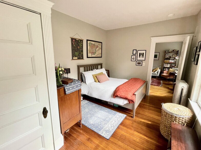 Building Photo - 15A Jason St