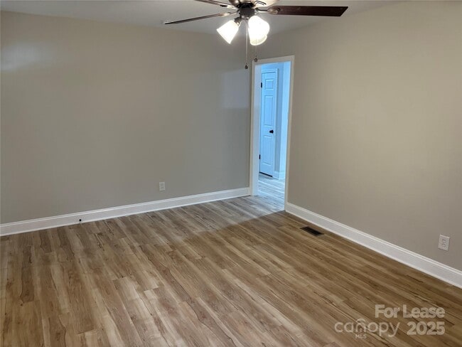 Building Photo - 1222 Long Shoals Rd