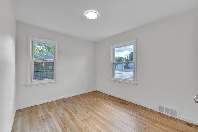 Building Photo - 14521 Trenton Rd