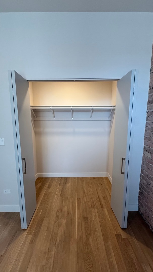 Building Photo - 1118 S Western Ave