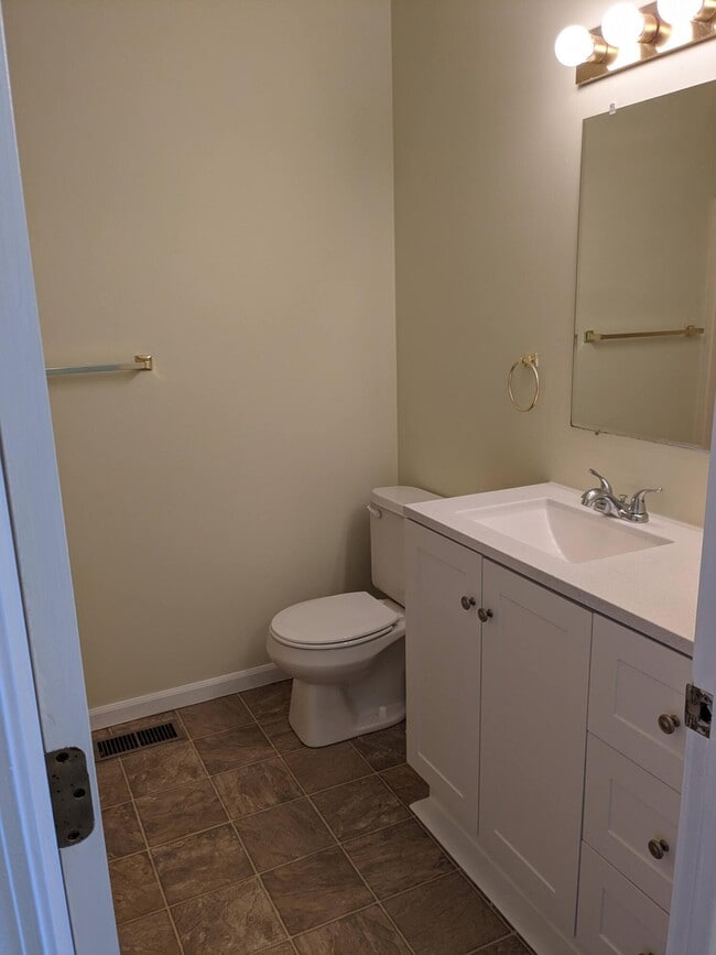 Building Photo - 2411 Carnation Dr