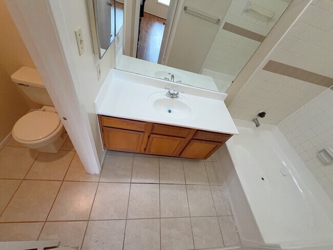 Building Photo - 7900 Bissonnet St