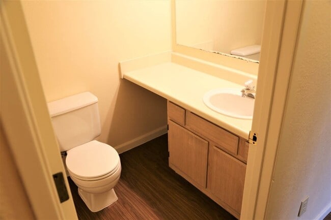 Building Photo - 3 Bed 2 Bath Home with Huge Fenced Yard/ Air Conditioning/ Solar Power