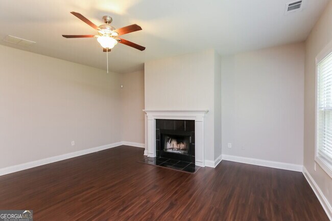 Building Photo - 5941 Apple Grove Rd NE