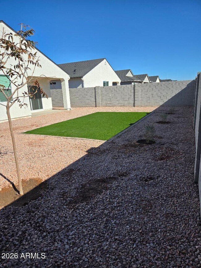 Building Photo - 5447 E Axle Ave