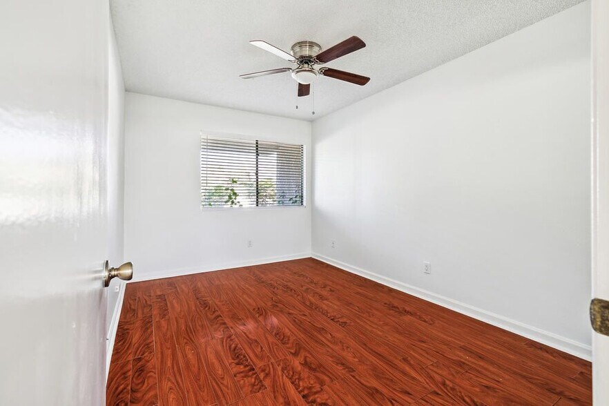 Building Photo - 34414 Laura Way