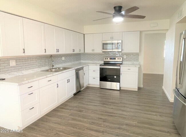 Building Photo - 2301 N 81st Pl