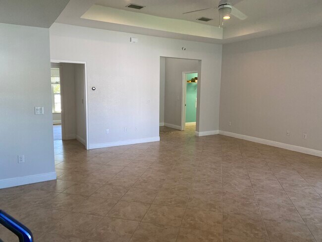 Building Photo - 6501 Manila Palm Way
