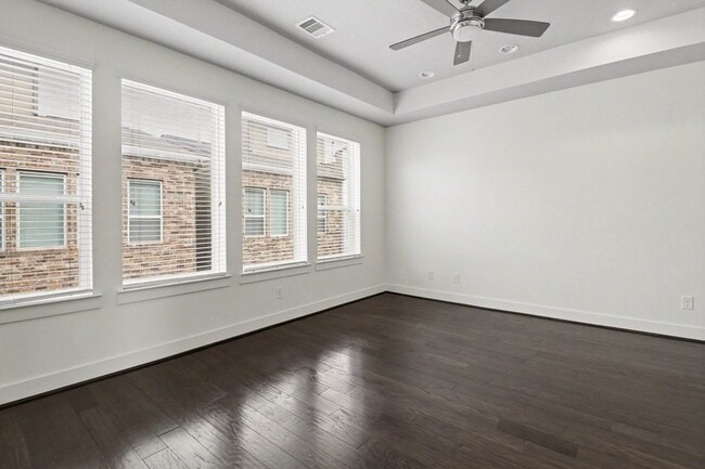 Building Photo - 715 Hartman St