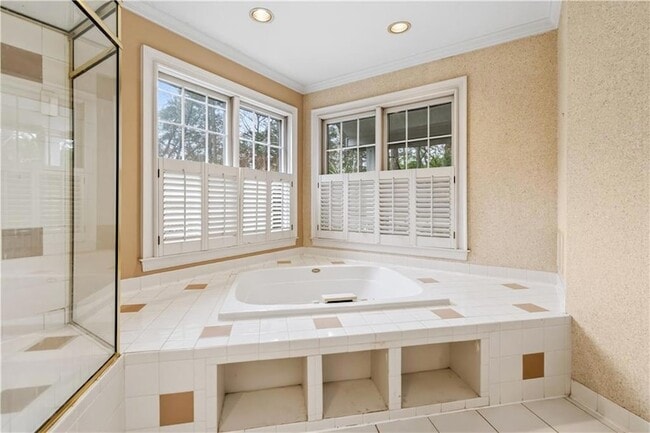 Building Photo - 430 W Wesley Rd NW