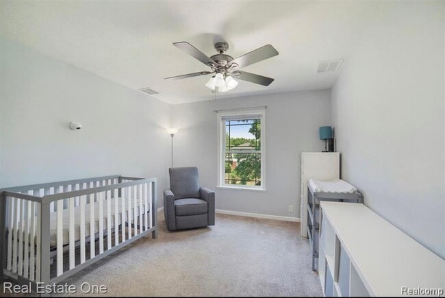 Building Photo - 2043 Vermont Ave