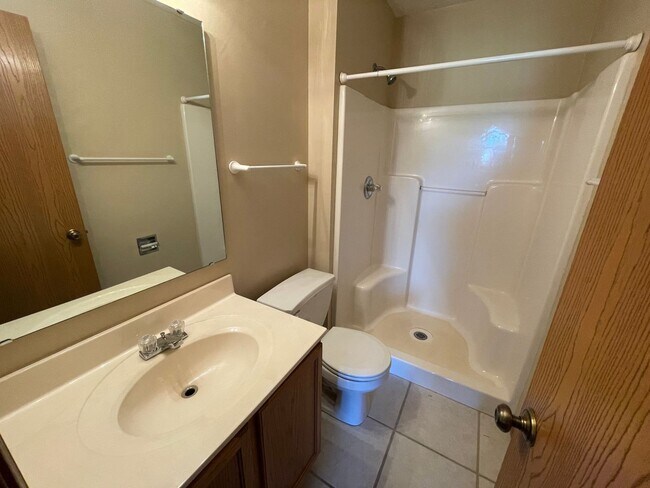 Building Photo - 2 Bedroom, 2 Bath Duplex In Lindberg Village